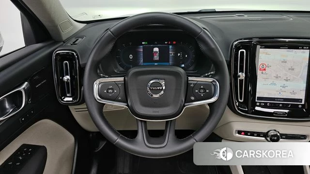 Volvo XC40 2023 Белый из Кореи, фото 2