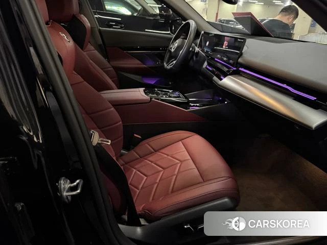 BMW 5 series 2025 Черный из Китая, фото 2