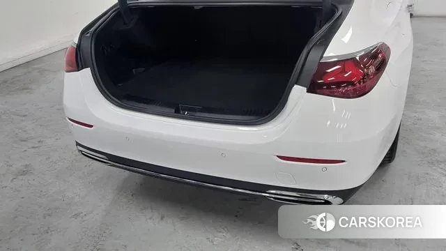 Mercedes-Benz E-Class W214 2025 Белый из Кореи, фото 2