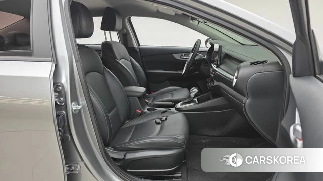 Kia The New K3 2nd generation 2022 Серебряный из Кореи, фото 2