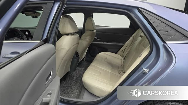 Hyundai The New Avante (CN7) 2023 Светло-серебряный цвет из Кореи, фото 2