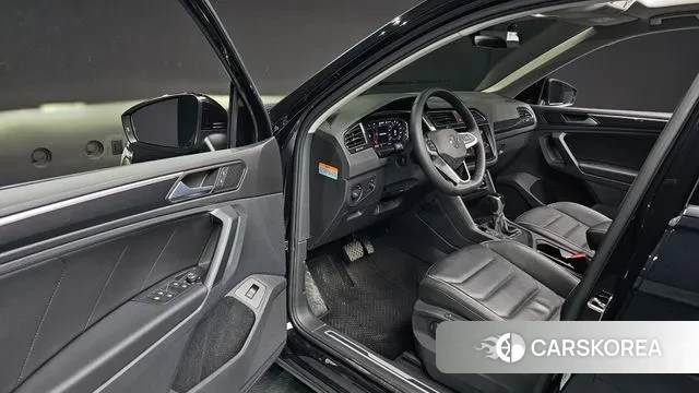 Volkswagen Tiguan second Generation 2022 Черный из Кореи, фото 2