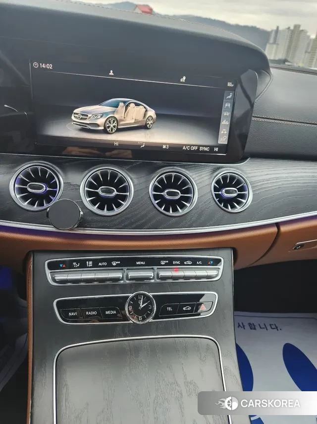 Mercedes-Benz E-Class W213 2018 Белый из Кореи, фото 2