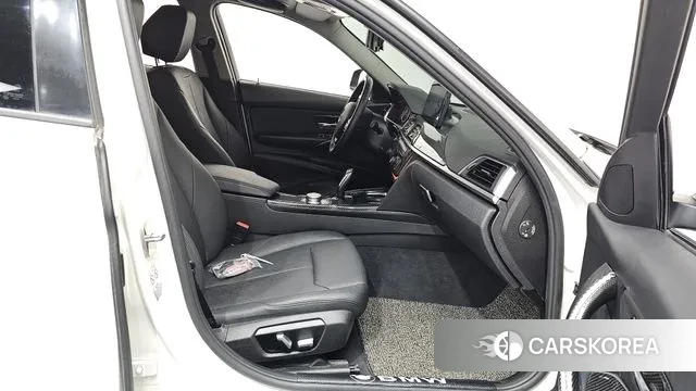 BMW 3 Series (F30) 2018 Белый из Кореи, фото 2