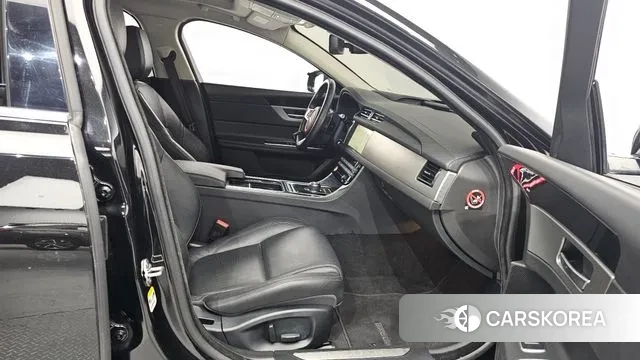 Jaguar XF (X260) 2018 Черный из Кореи, фото 2