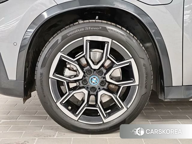 BMW iX1 2024 Темно-серый из Китая, фото 2