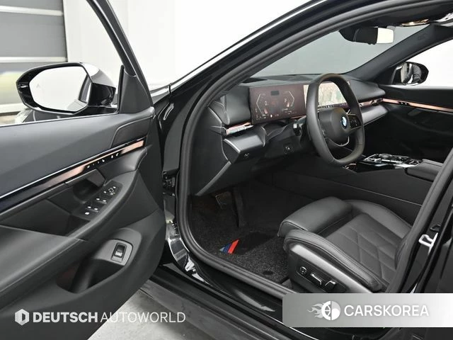 BMW 5 Series (G60) 2025 Черный из Кореи, фото 2