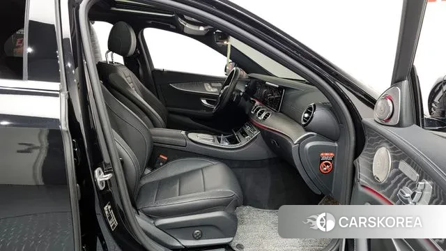 Mercedes-Benz E-Class W213 2022 Черный из Кореи, фото 2