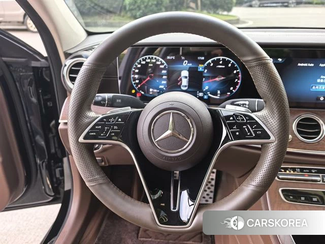 Mercedes-Benz E-class 2023 Черный из Китая, фото 2