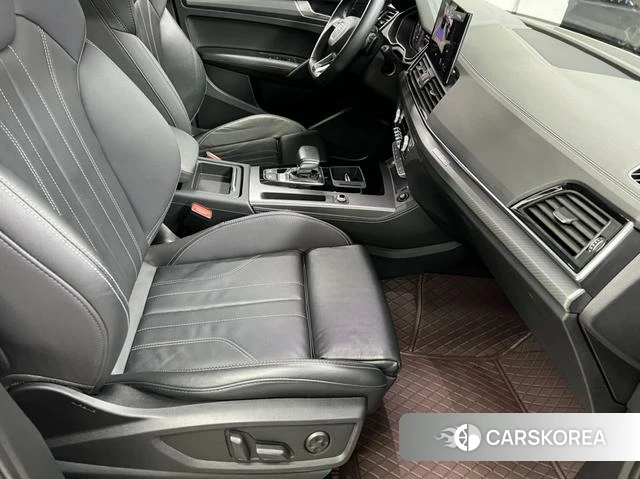 Audi Q5L 2022 Черный из Китая, фото 2