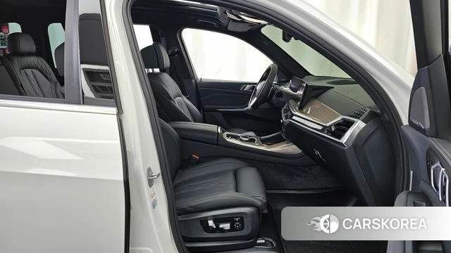 BMW X7 (G07) 2024 Белый из Кореи, фото 2