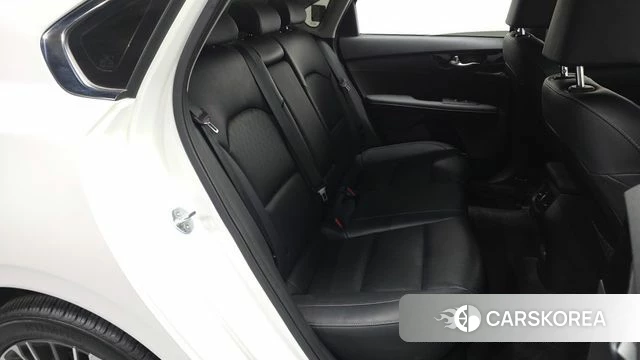 Kia The New K3 2nd generation 2022 Белый из Кореи, фото 2