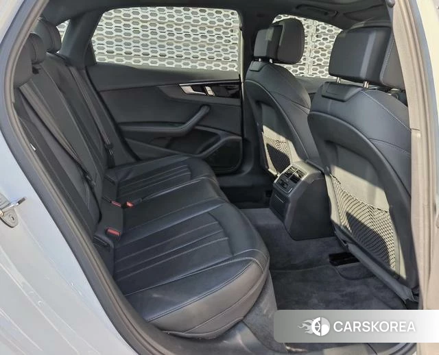 Audi A4L 2023 Белый из Китая, фото 2