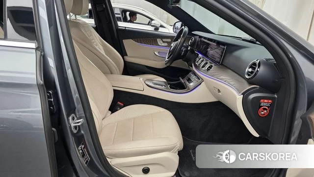 Mercedes-Benz E-Class W213 2023 Серый из Кореи, фото 2