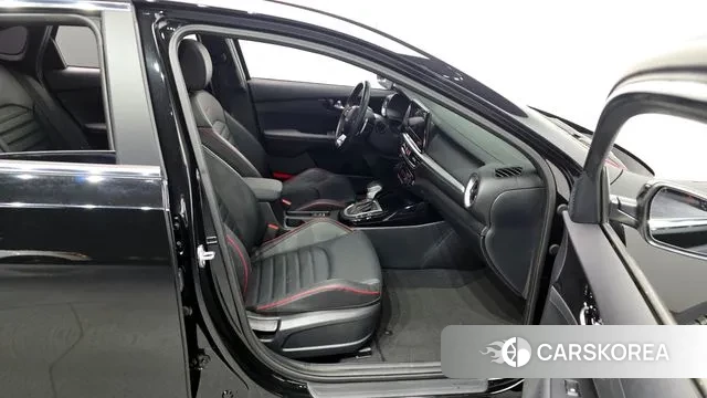 Kia The New K3 2nd generation 2023 Черный из Кореи, фото 2