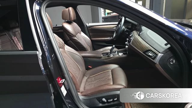 BMW 5 Series (G30) 2019 Черный из Кореи, фото 2