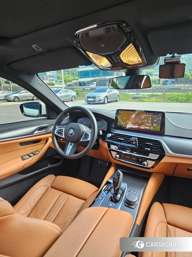 BMW 5 Series (G30) 2023 Белый из Кореи, фото 2