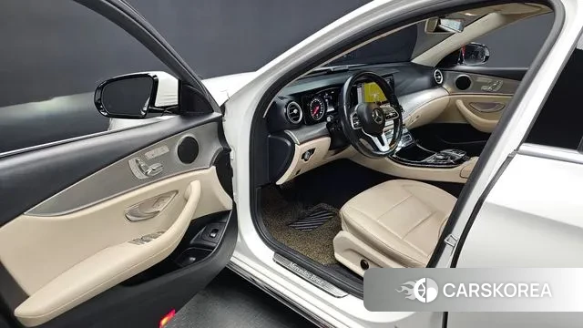 Mercedes-Benz E-Class W213 2019 Белый из Кореи, фото 2