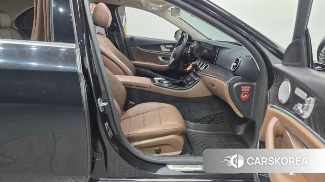 Mercedes-Benz E-Class W213 2018 Черный из Кореи, фото 2