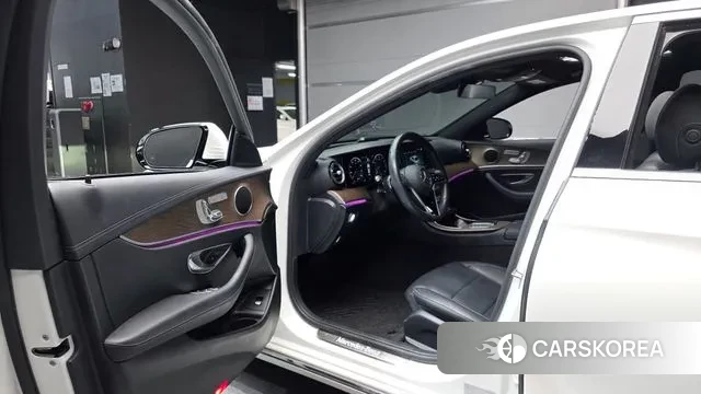 Mercedes-Benz E-Class W213 2021 Белый из Кореи, фото 2