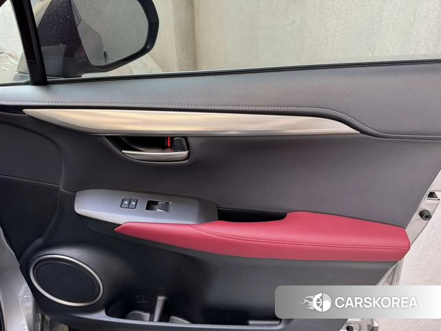 Lexus NX 2022 Серебристо-серый из Китая, фото 2