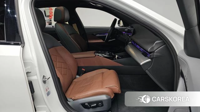 BMW i5 (G60) 2024 Белый из Кореи, фото 2