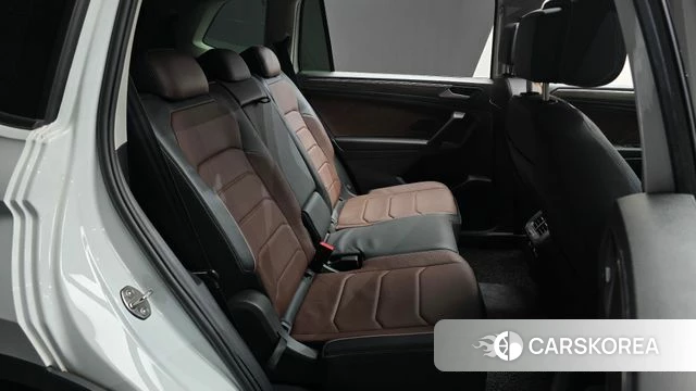 Volkswagen Tiguan Allspace 2023 Белый из Кореи, фото 2