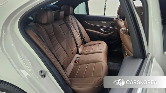Mercedes-Benz E-Class W213 2023 Белый из Кореи, фото 2