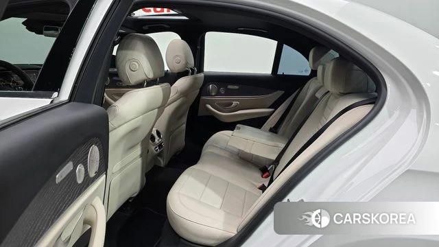 Mercedes-Benz E-Class W213 2023 Белый из Кореи, фото 2