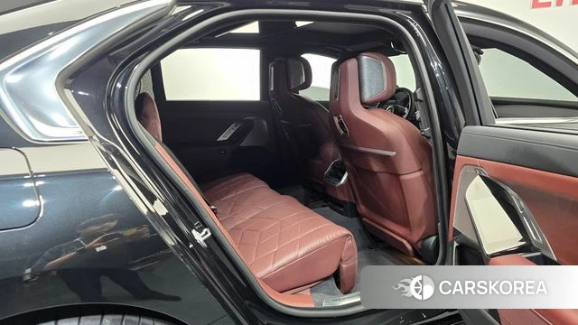 BMW 7 Series (G70) 2024 Черный из Кореи, фото 2