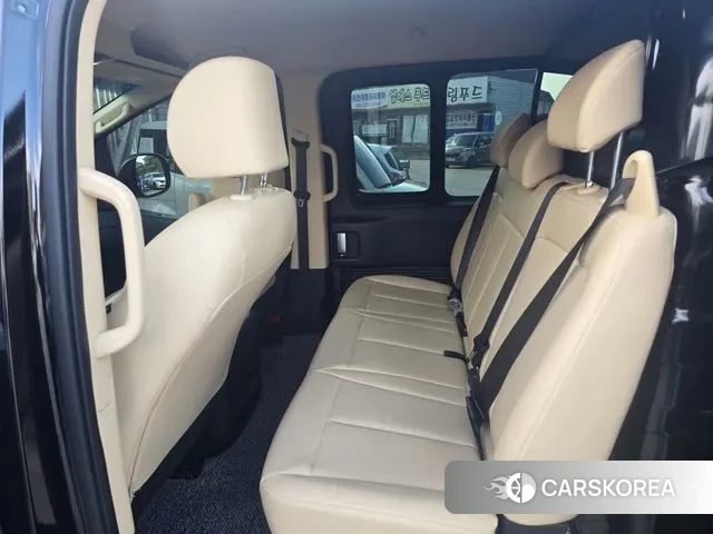 Hyundai Staria 2023 Черный из Кореи, фото 2