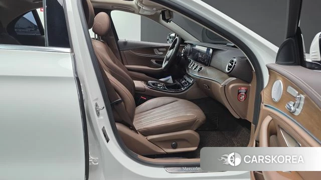 Mercedes-Benz E-Class W213 2019 Белый из Кореи, фото 2