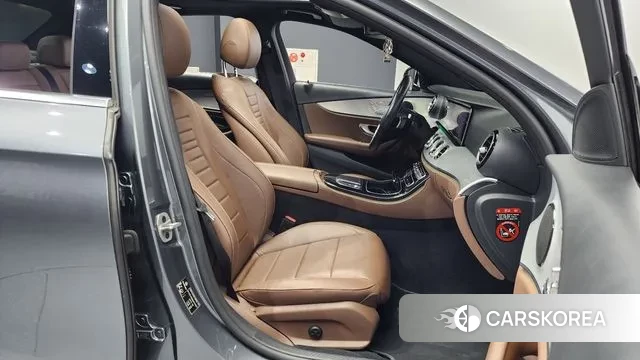 Mercedes-Benz E-Class W213 2021 Серый из Кореи, фото 2