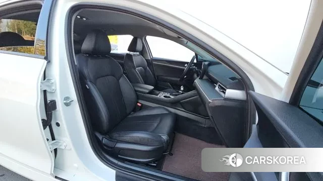 Kia K5 3rd generation 2023 Белый из Кореи, фото 2