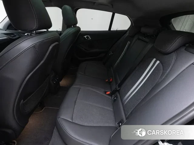 BMW 1 Series (F40) 2023 Черный из Кореи, фото 2