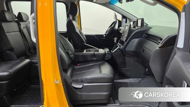 Hyundai Staria 2021 Желтый из Кореи, фото 2
