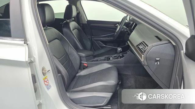 Volkswagen 7th Generation of Jetta 2021 Белый из Кореи, фото 2