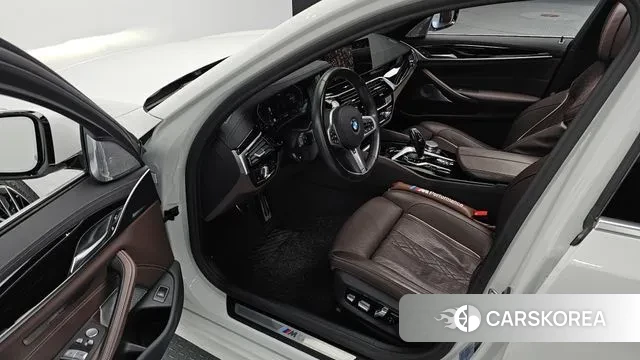 BMW 5 Series (G30) 2021 Белый из Кореи, фото 2