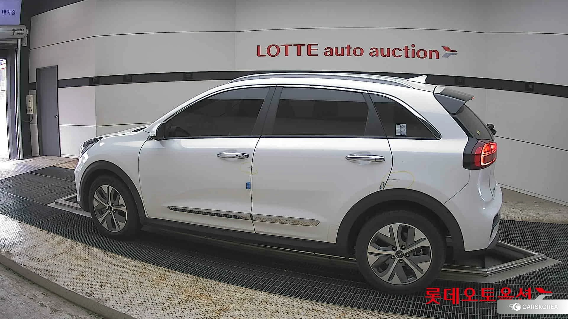 Kia Niro EV 2022 Snow White Pearl (optional) из Кореи, фото 2