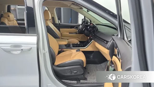 Kia Carnival 4th generation 2021 Серебряный из Кореи, фото 2