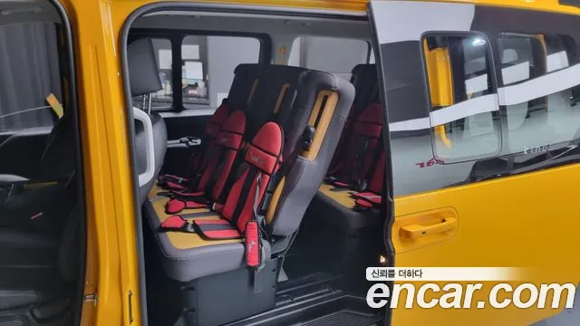 Hyundai Staria 2023 Желтый из Кореи, фото 2