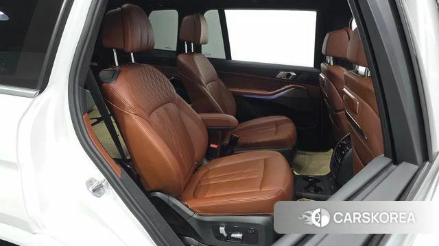 BMW X7 (G07) 2023 Белый из Кореи, фото 2