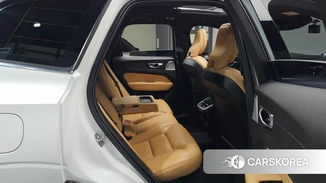 Volvo XC60 second Generation 2020 Белый из Кореи, фото 2