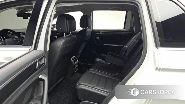 Volkswagen Tiguan second Generation 2023 Белый из Кореи, фото 2