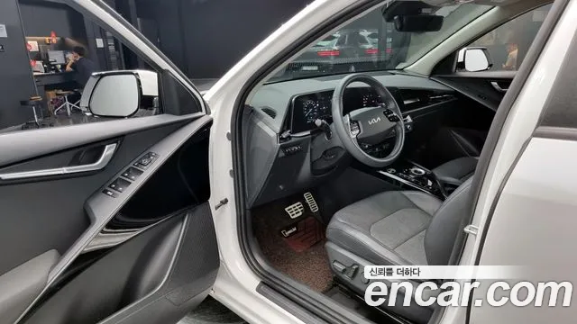 Kia Di Ol Nu Niro 2023 Белый из Кореи, фото 2