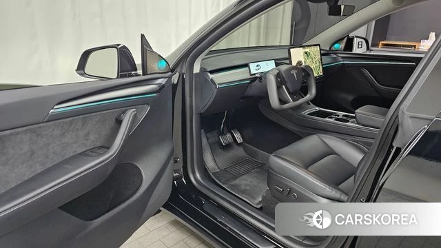 Tesla Model Y 2024 Черный из Кореи, фото 2