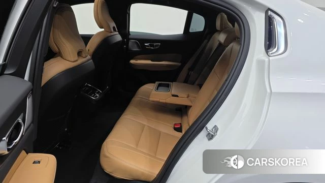 Volvo S60 3rd generation 2020 Белый из Кореи, фото 2