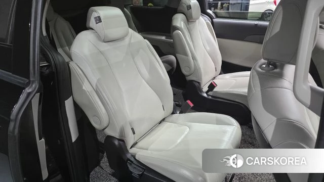 Kia Carnival 4th generation 2023 Черный из Кореи, фото 2