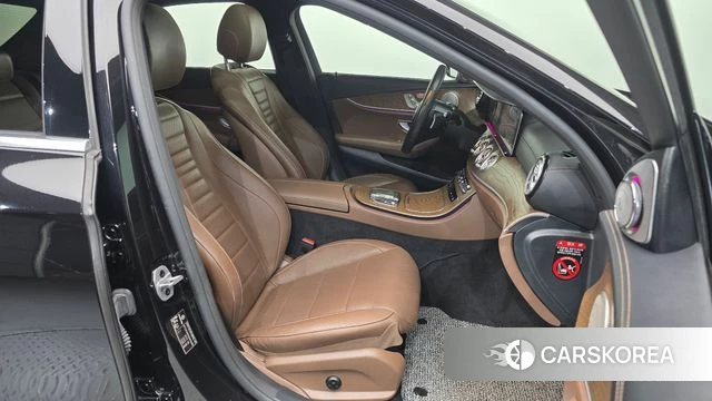 Mercedes-Benz E-Class W213 2021 Черный из Кореи, фото 2
