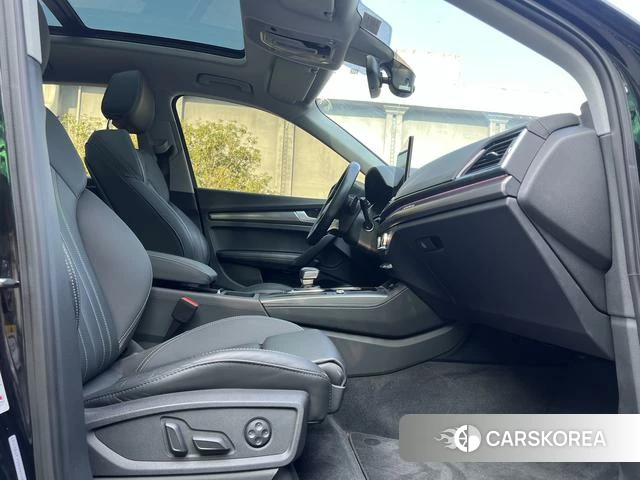 Audi Q5L 2022 Черный из Китая, фото 2